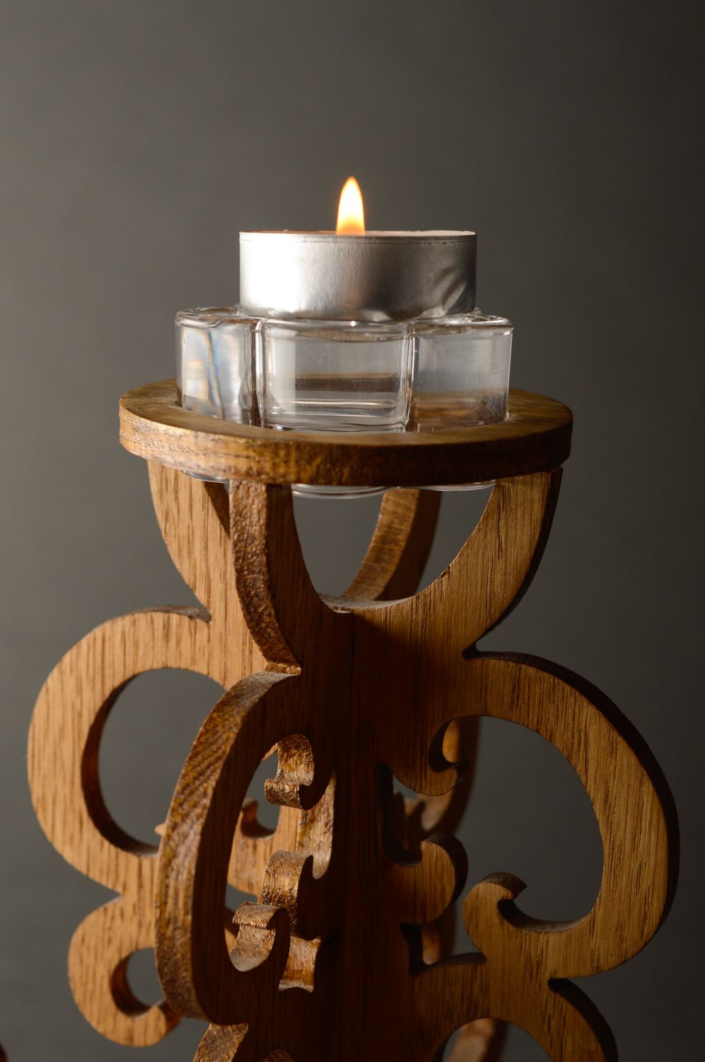 Carved wooden holder for one tablet candle photo 2