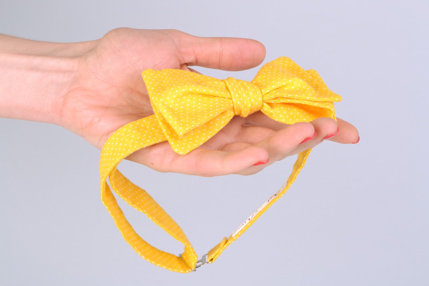 Handmade stylish bright bow tie sewn of yellow polka dot American cotton unisex photo 2