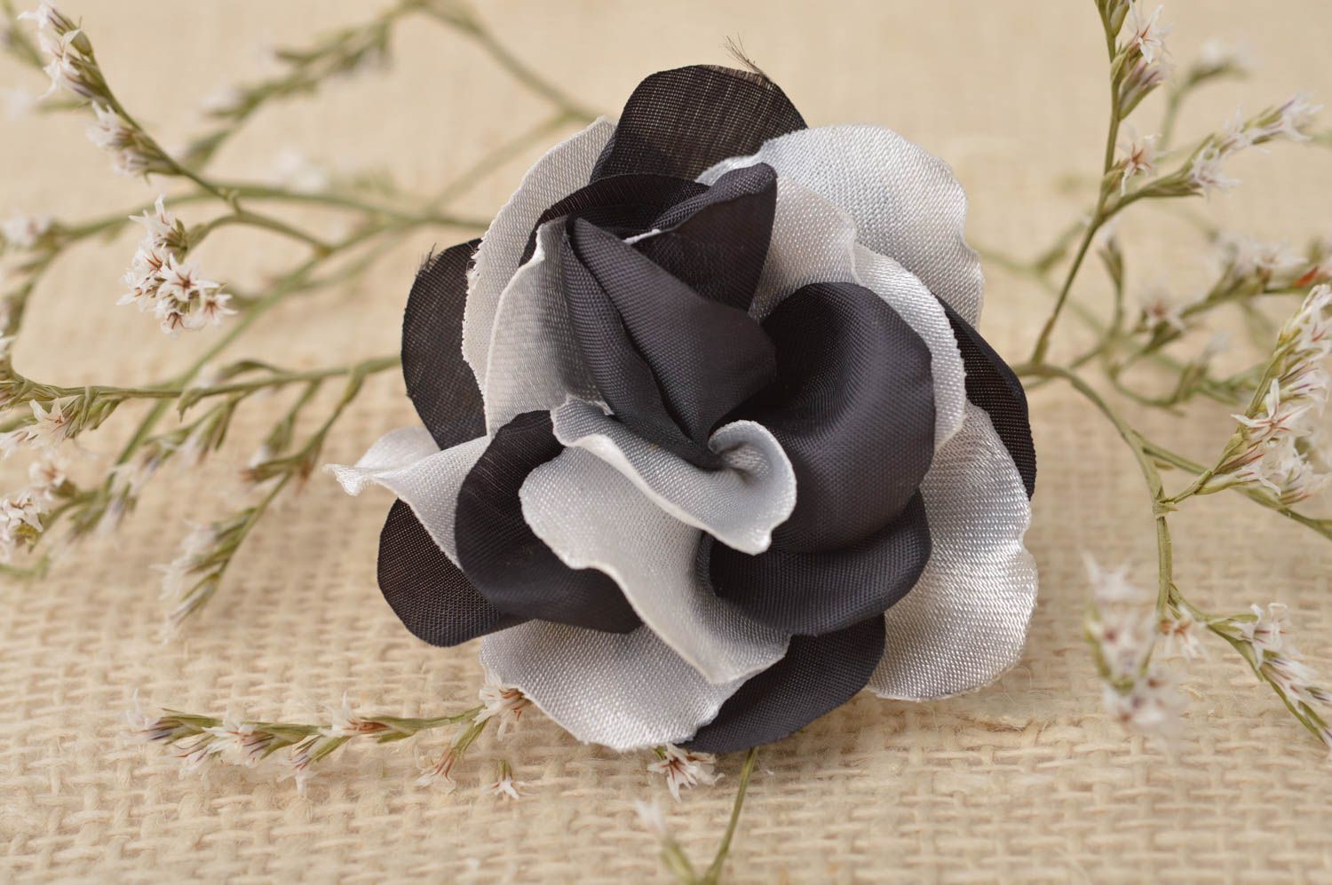Украшение ручной работы заколка с цветком аксессуар для волос черно-белый фото 1