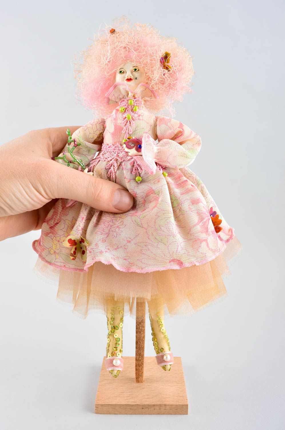 Авторская кукла игрушка ручной работы дизайнерская кукла в розовом платье фото 2