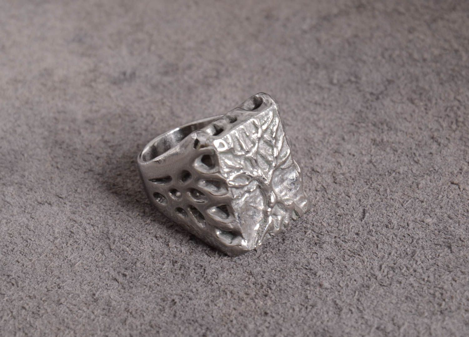 Ring aus Metall handgemachter Schmuck  Ring für Damen mit Bild vom Baum groß foto 1