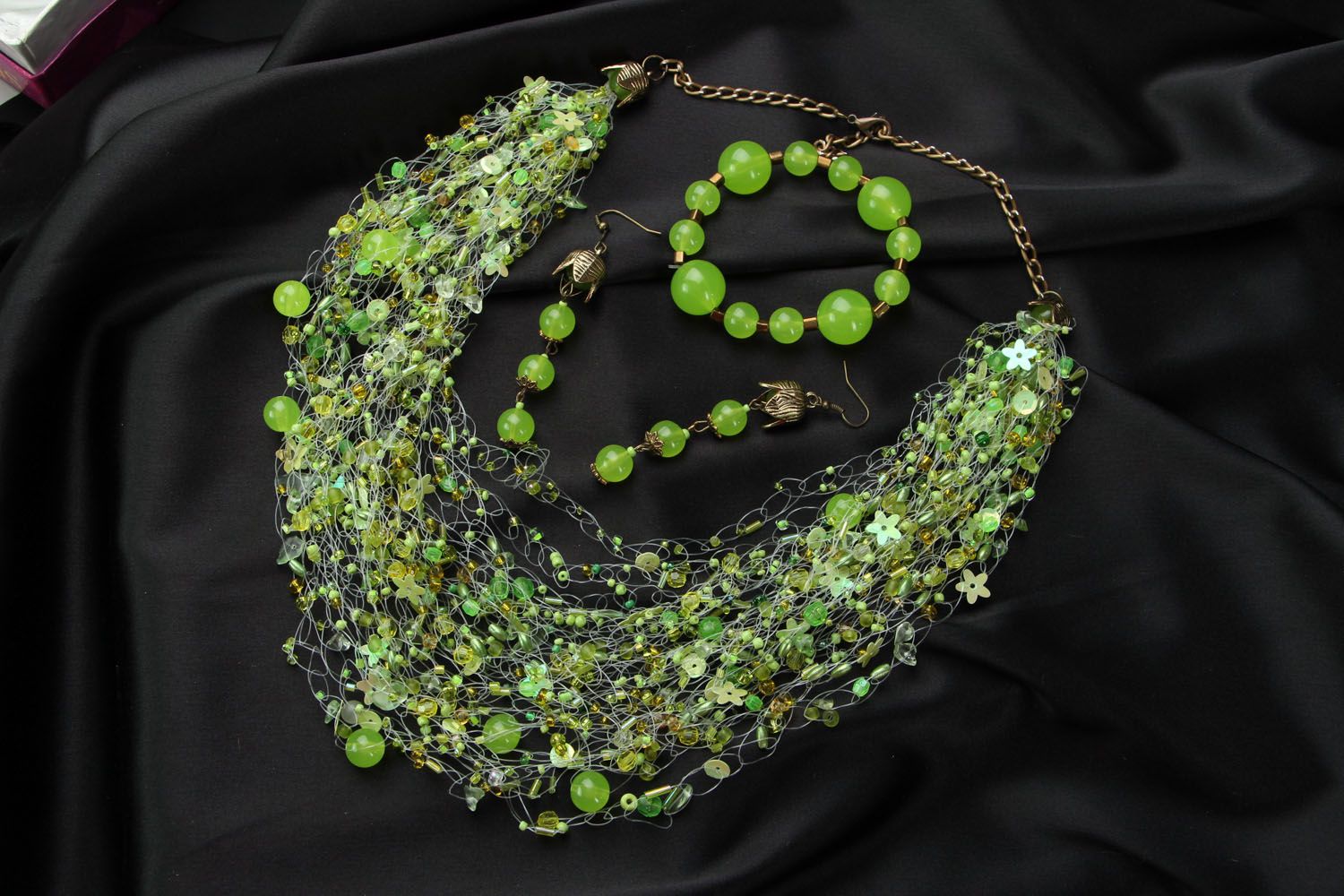 Ensemble de bijoux en perles de rocaille et chrysoprase photo 1