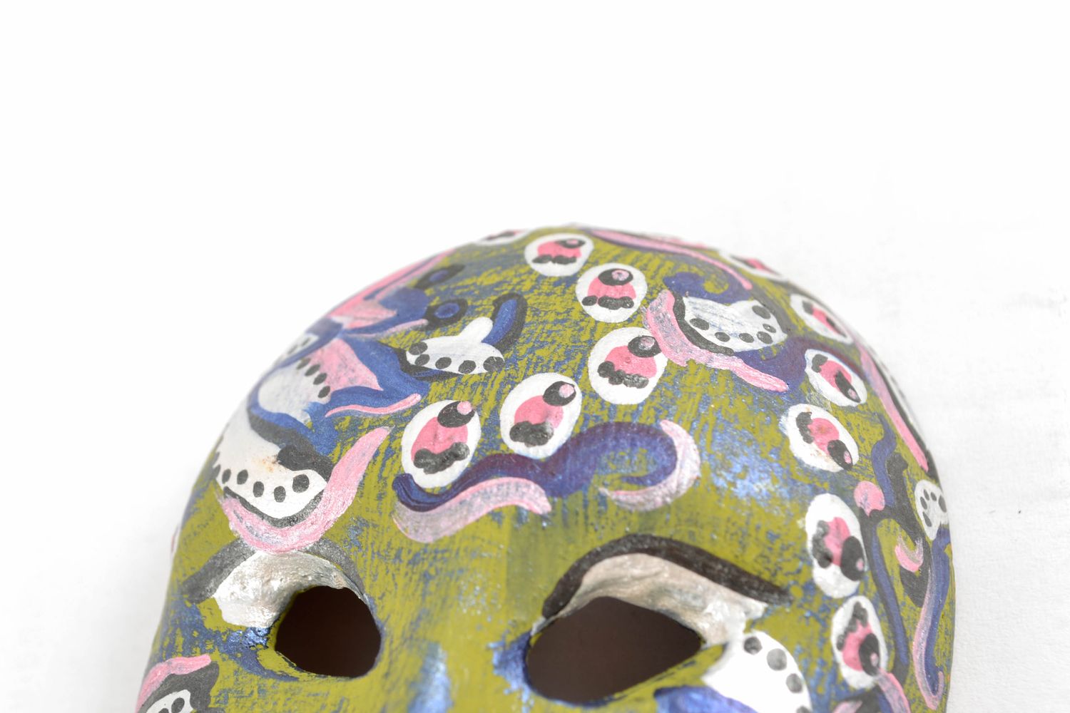 Maschera in ceramica piccola fatta a mano dipinta souvenir da parete originale  foto 3