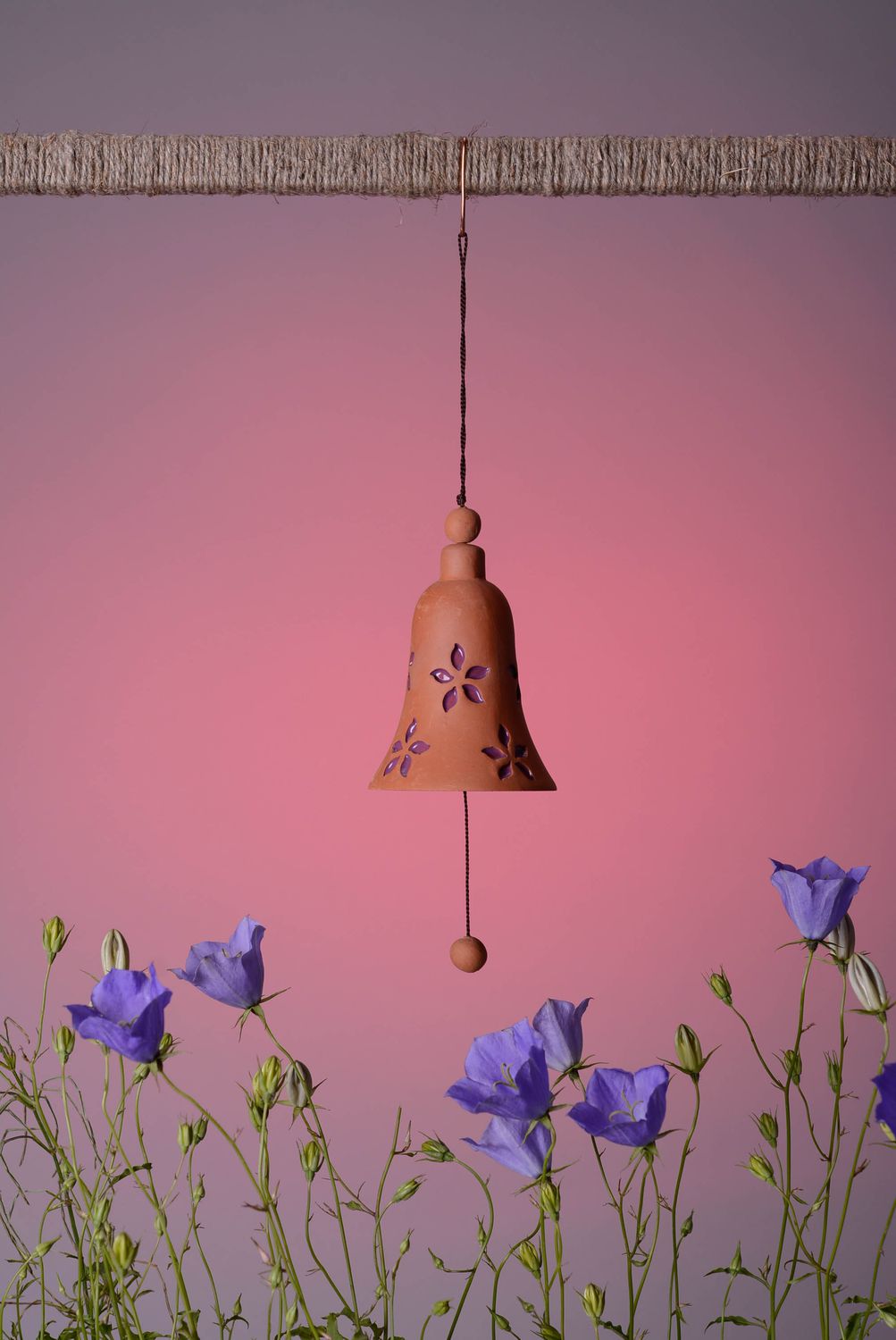 Clochette céramique avec fleurs violettes photo 5