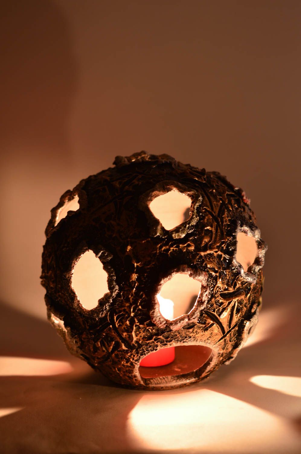 Candelero de arcilla para vela plana con forma de bola hecho a mano original foto 5