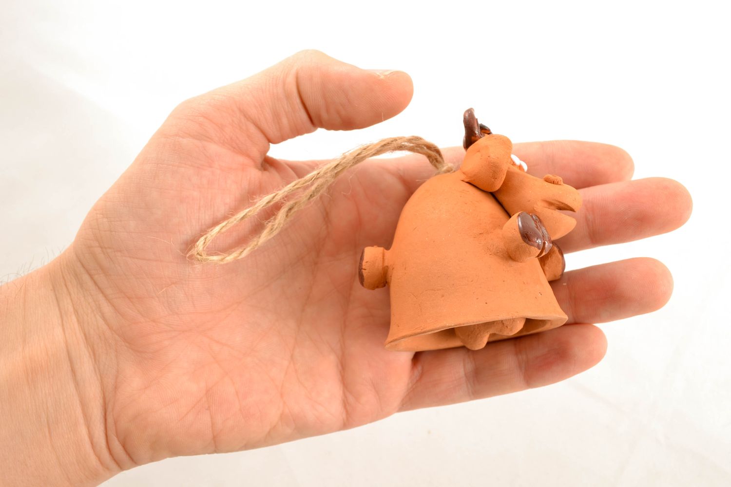Campanello d'autore in ceramica fatto a mano a forma di mucca divertente
 foto 1