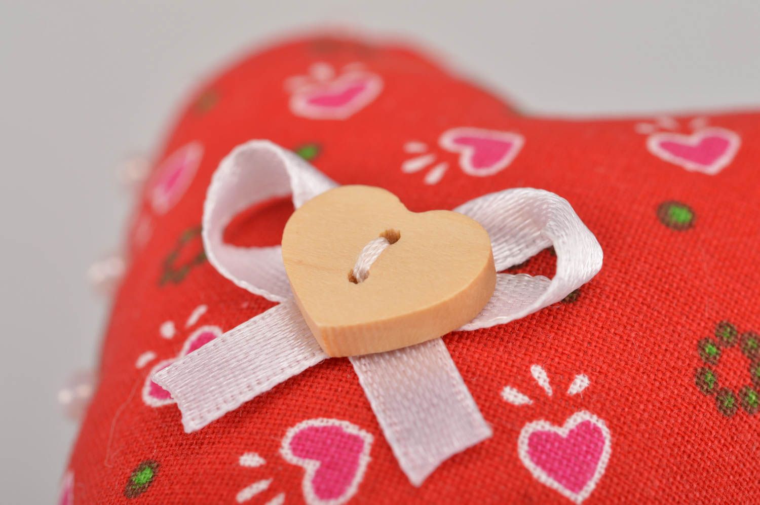 Интерьерная подвеска сердце красное в розовые сердечки с петелькой ручной работы фото 2