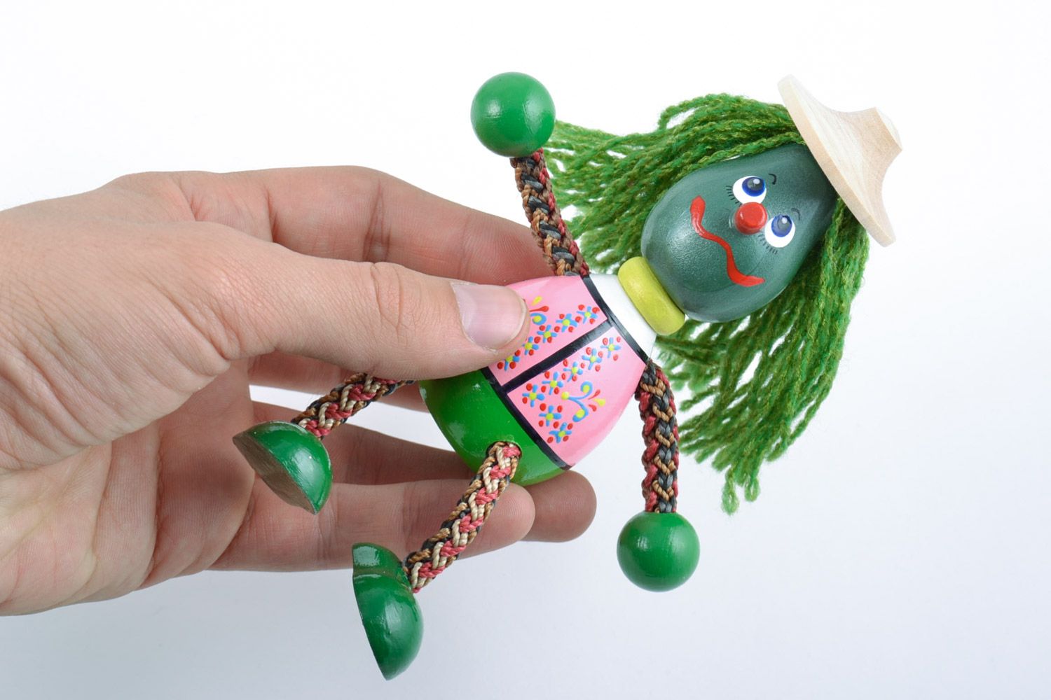 Lustiges hölzernes Spielzeug handmade in Form vom Wassergeist mit Bemalung für Kinder foto 2
