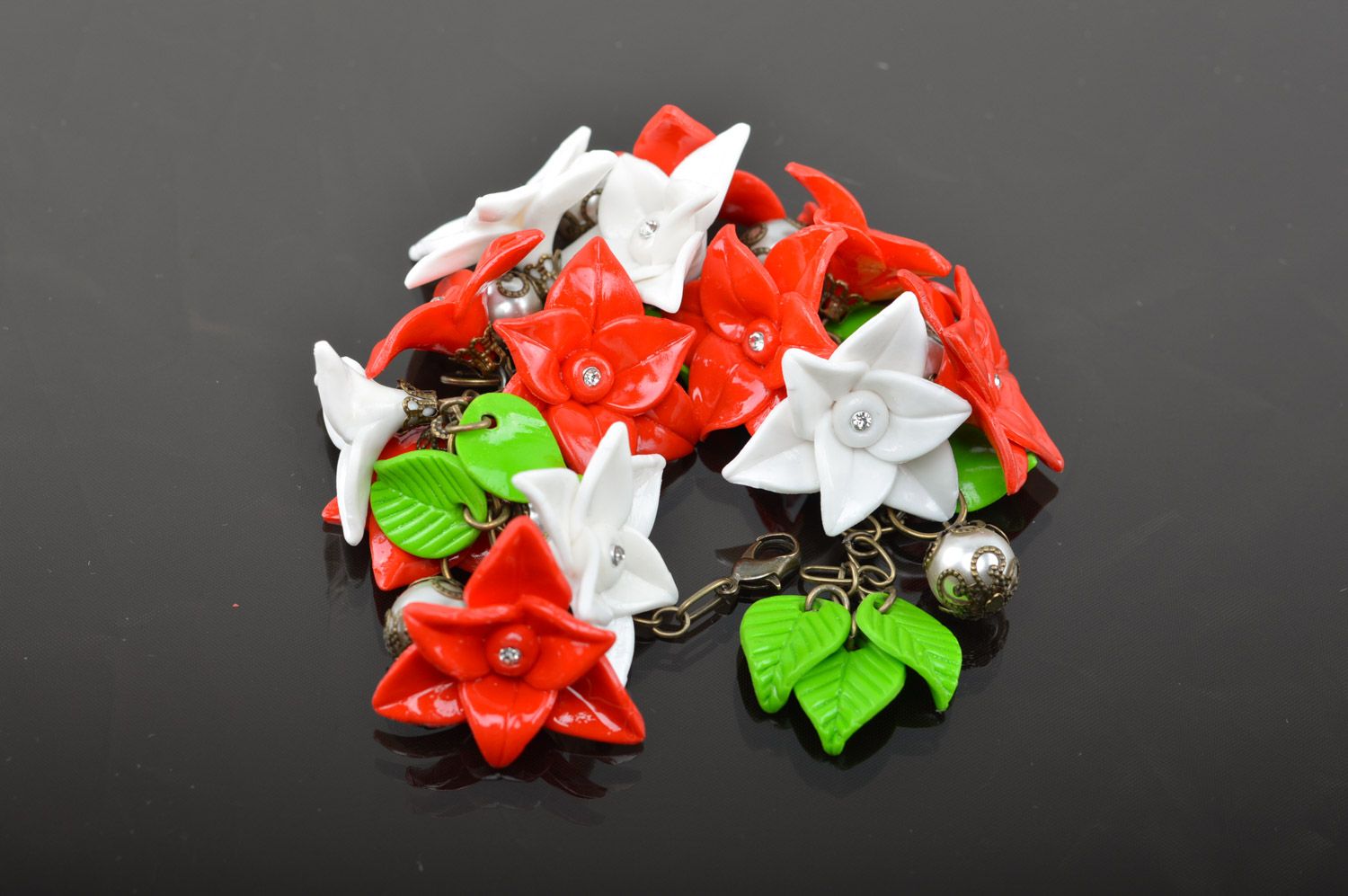 Acrylic flower wrist bracelet with red and white lilies for women photo 4