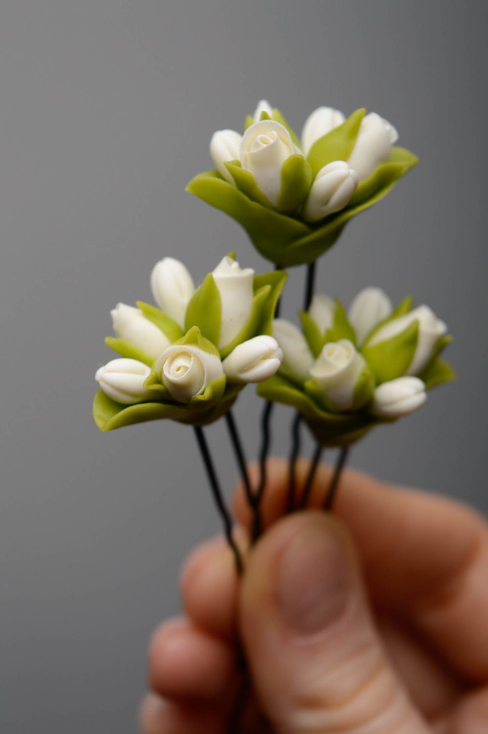 Épingles à cheveux en porcelaine froide fleurs blanches faites main originales photo 3