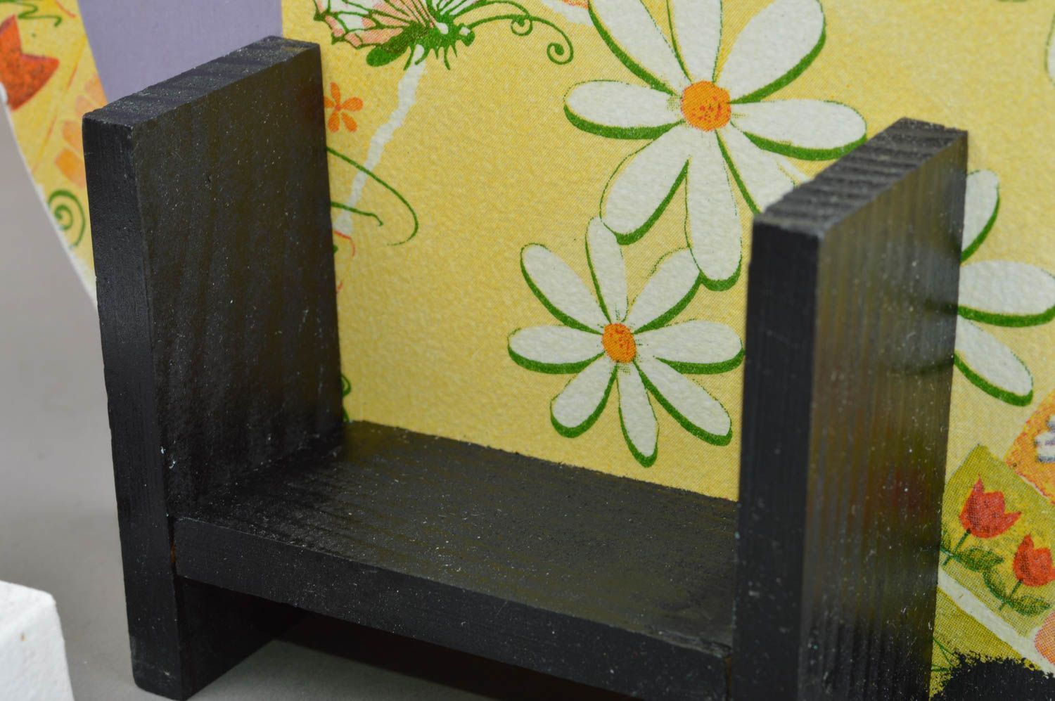 Gelber gepunkteter lustiger handmade Tischkalender aus Holz Lamm mit Blumen foto 5