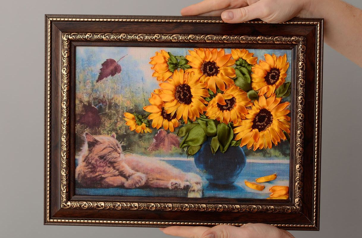 Cuadro con flores hecho a mano con cintas de raso foto 5
