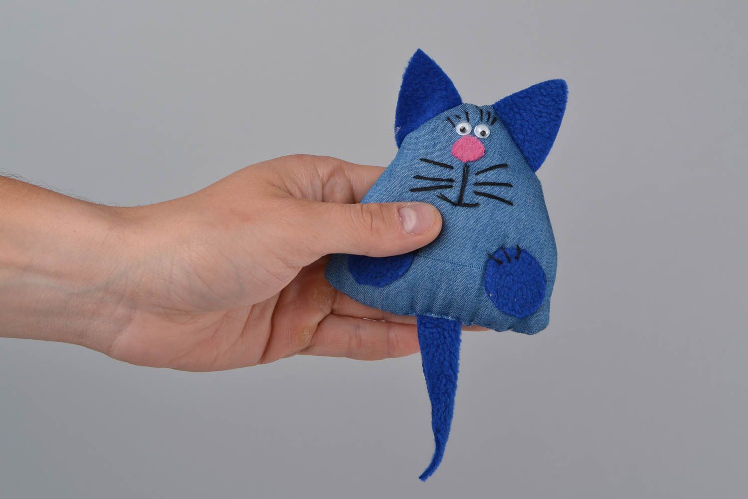 Peluche chat bleu en tissu polaire et coton de petite taille faite main photo 2