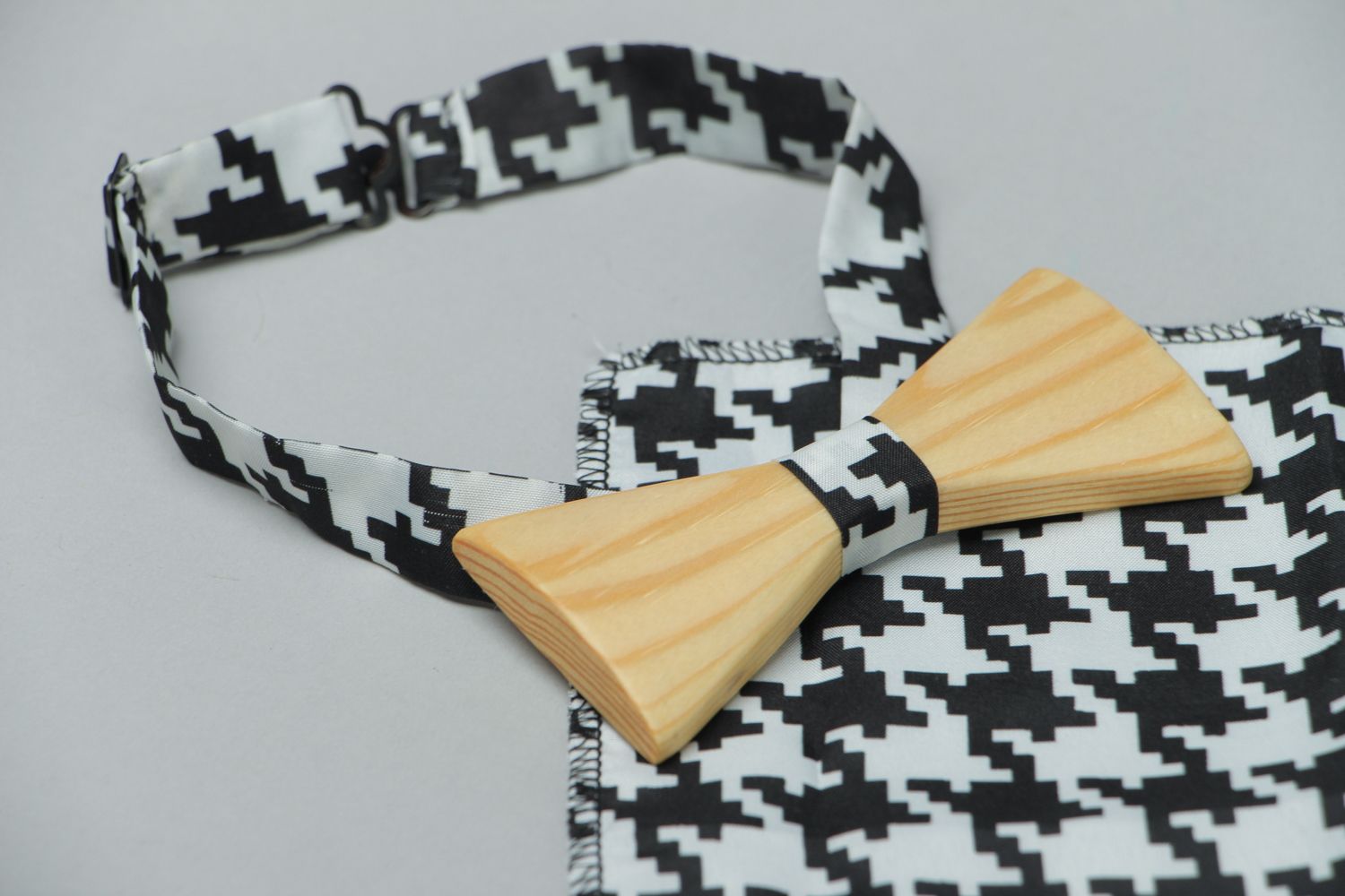 Handmade wooden bow tie and pocket handkerchief photo 2