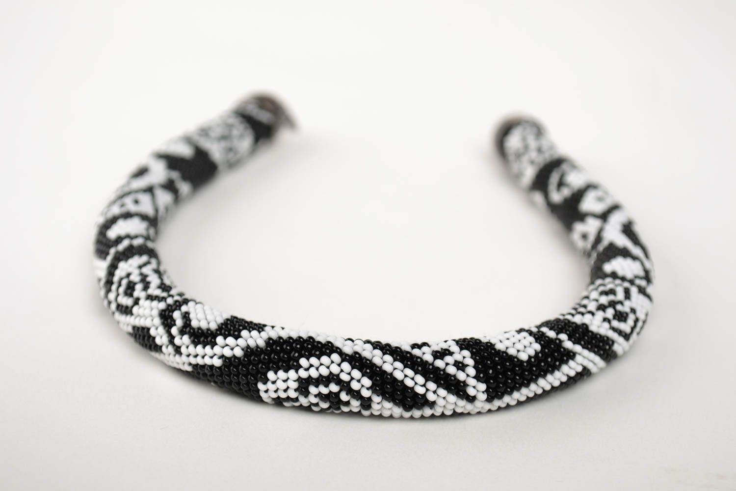 Handmade Halskette für Frauen Rocailles Kette Frauen Accessoire schwarz weiß foto 4