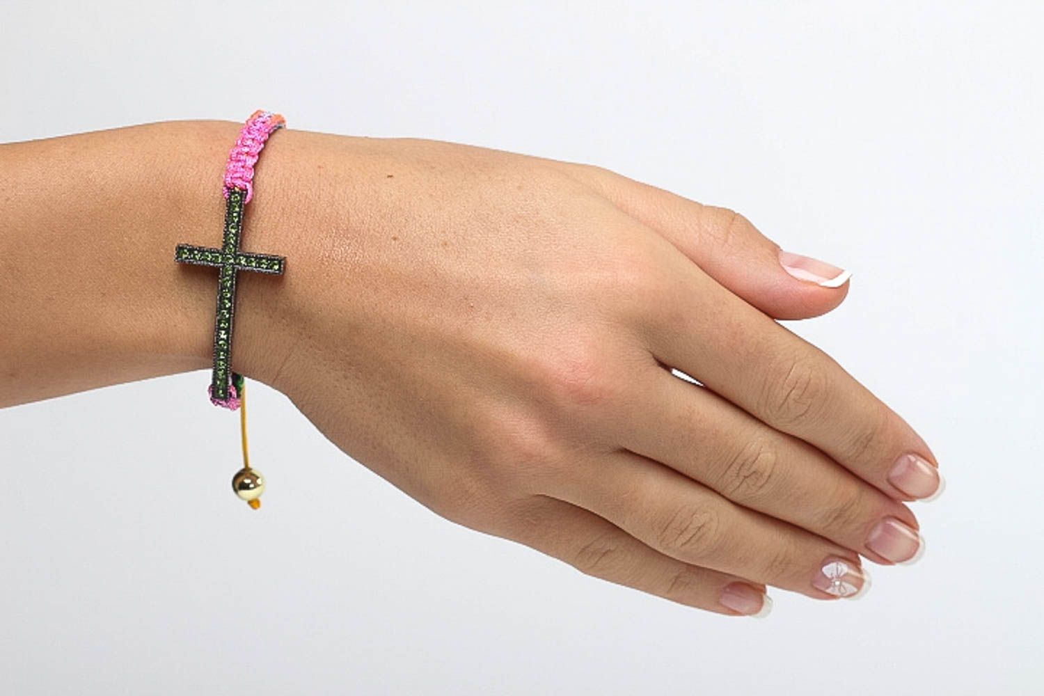 Bracelet avec croix Bijou fait main multicolore en cordons Cadeau femme photo 5