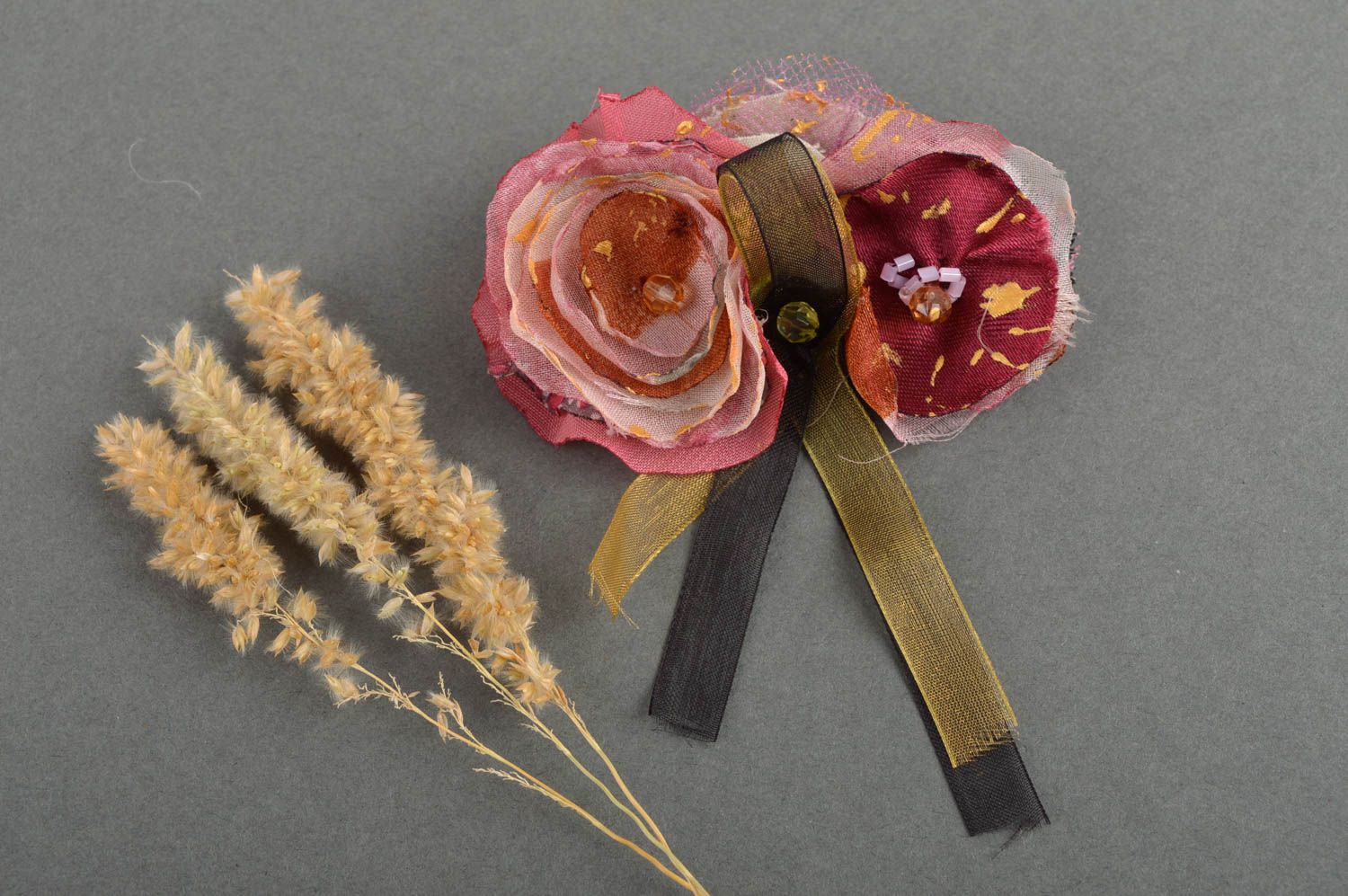 Broche fleurs Bijou fantaisie fait main en tissus design Accessoire femme photo 1