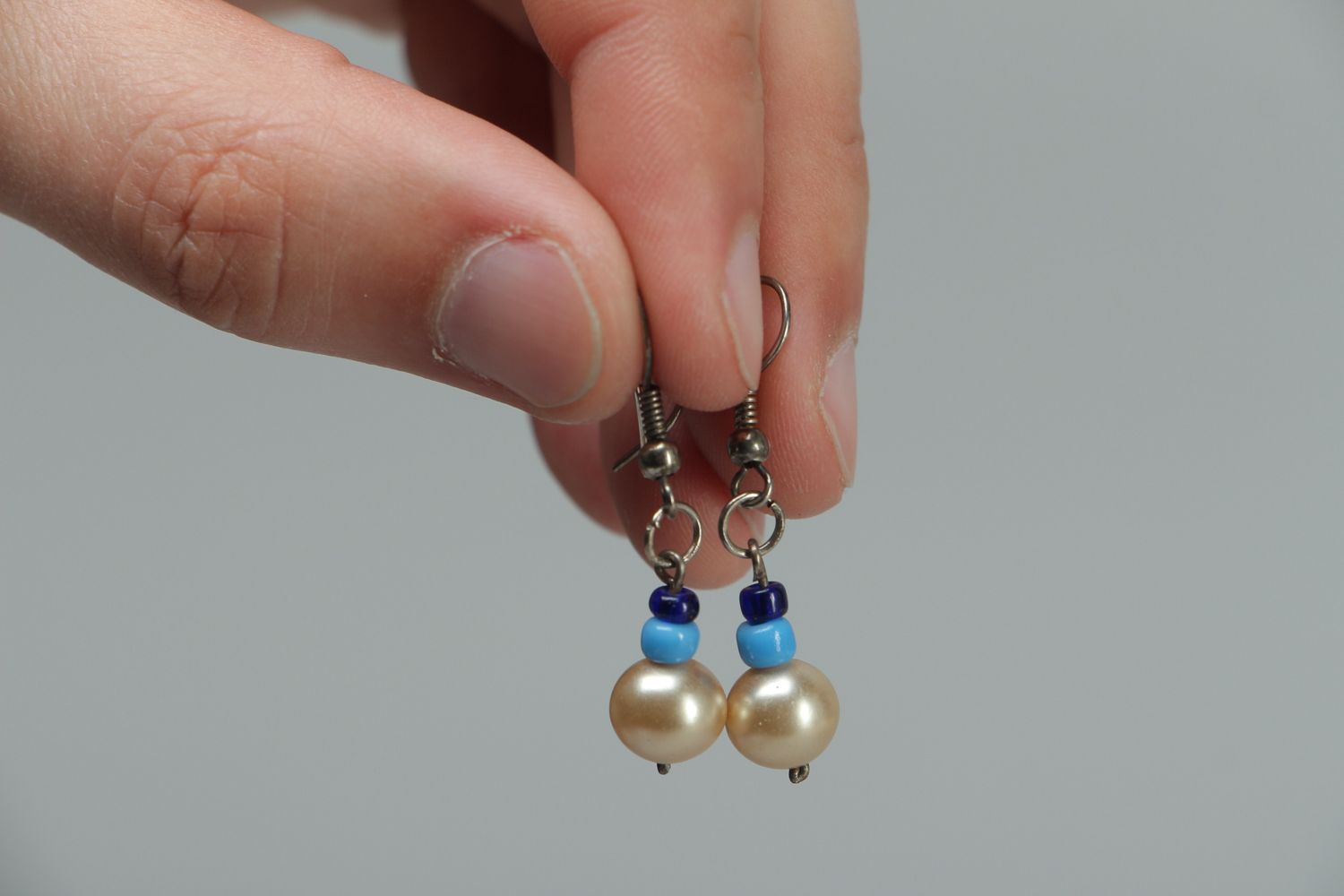 Metal earrings with pearl-like beads photo 3