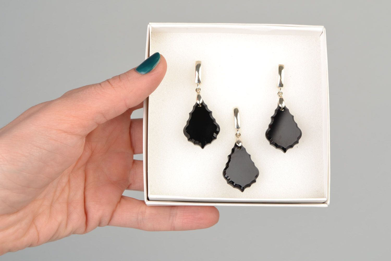 Handmade Austrian crystal jewelry set 2 pieces black evening earrings and pendant photo 2