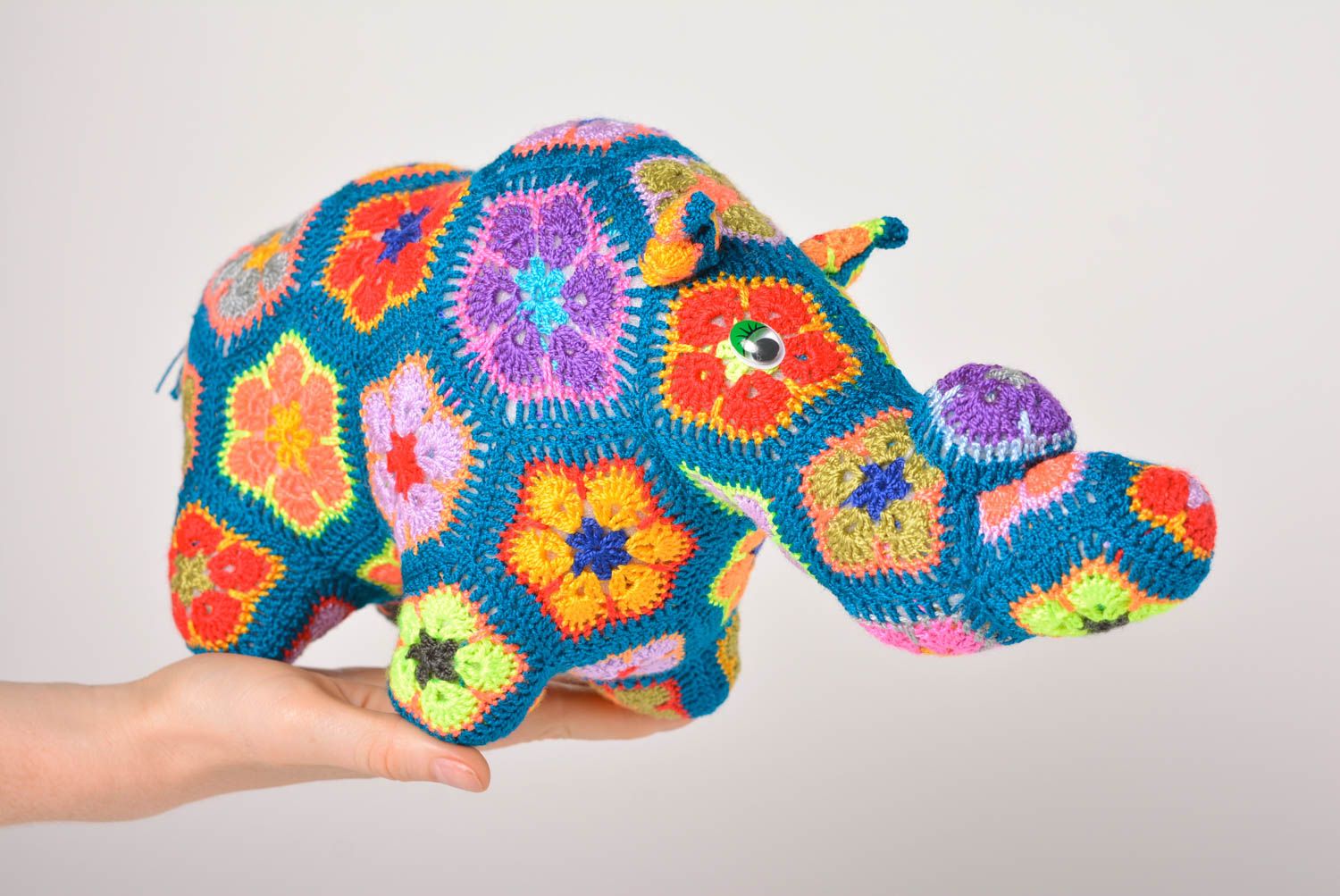 Peluche rhinocéros Jouet fait main tricoté multicolore Cadeau pour enfant photo 5
