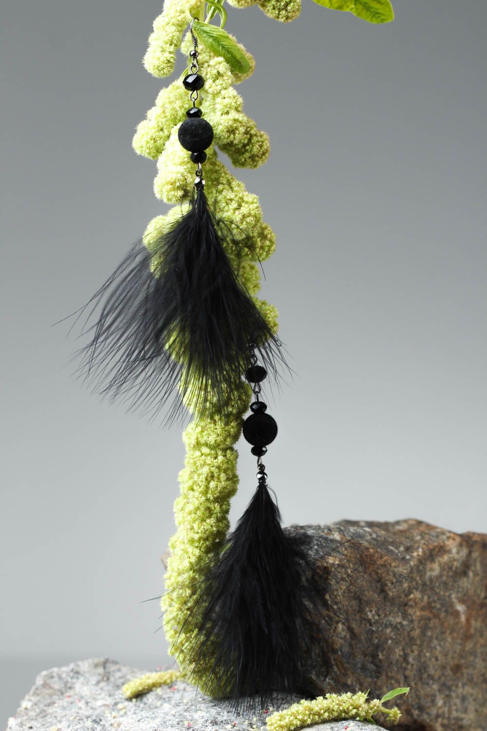 Украшение ручной работы серьги из перьев страуса дизайнерское  украшение фото 1
