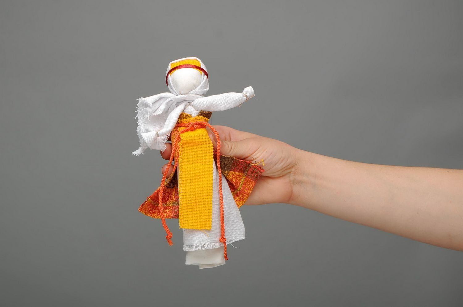 Bambola etnica di stoffa fatta a mano amuleto talismano giocattolo slavo foto 3