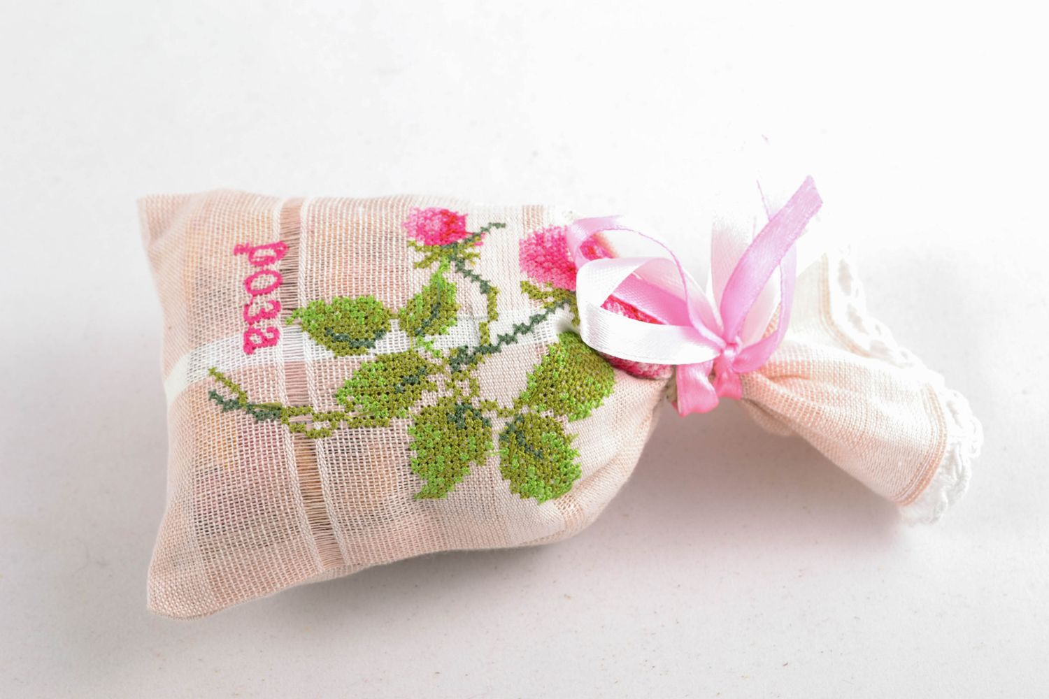 Sachet bag with dried rose petals photo 2