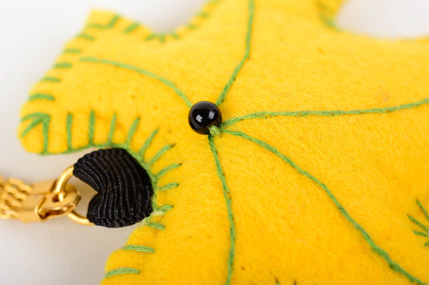 Textil Schlüsselanhänger Blatt in Gelb originell grell handmade aus Filz foto 3