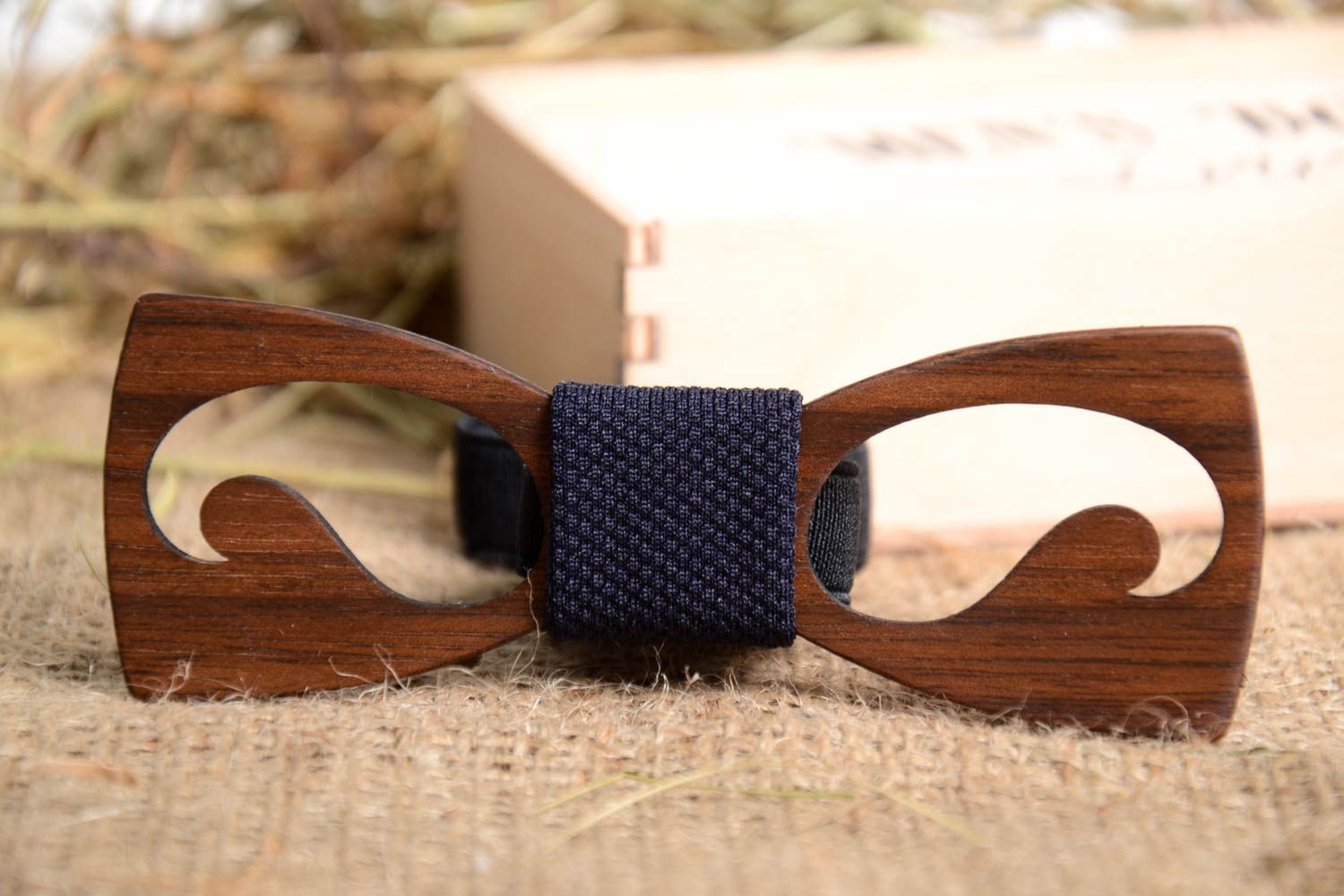 Handmade originelle Fliege Krawatte Accessoire für Männer Fliege aus Holz  foto 1
