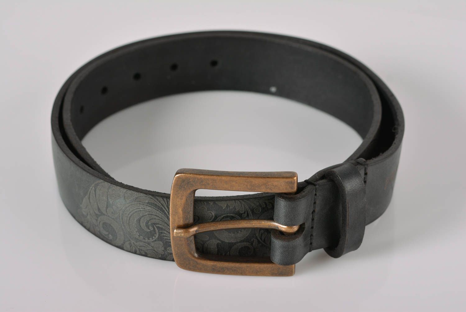 Cinturón de cuero artesanal bonito ropa masculina perfecta accesorio de moda foto 1