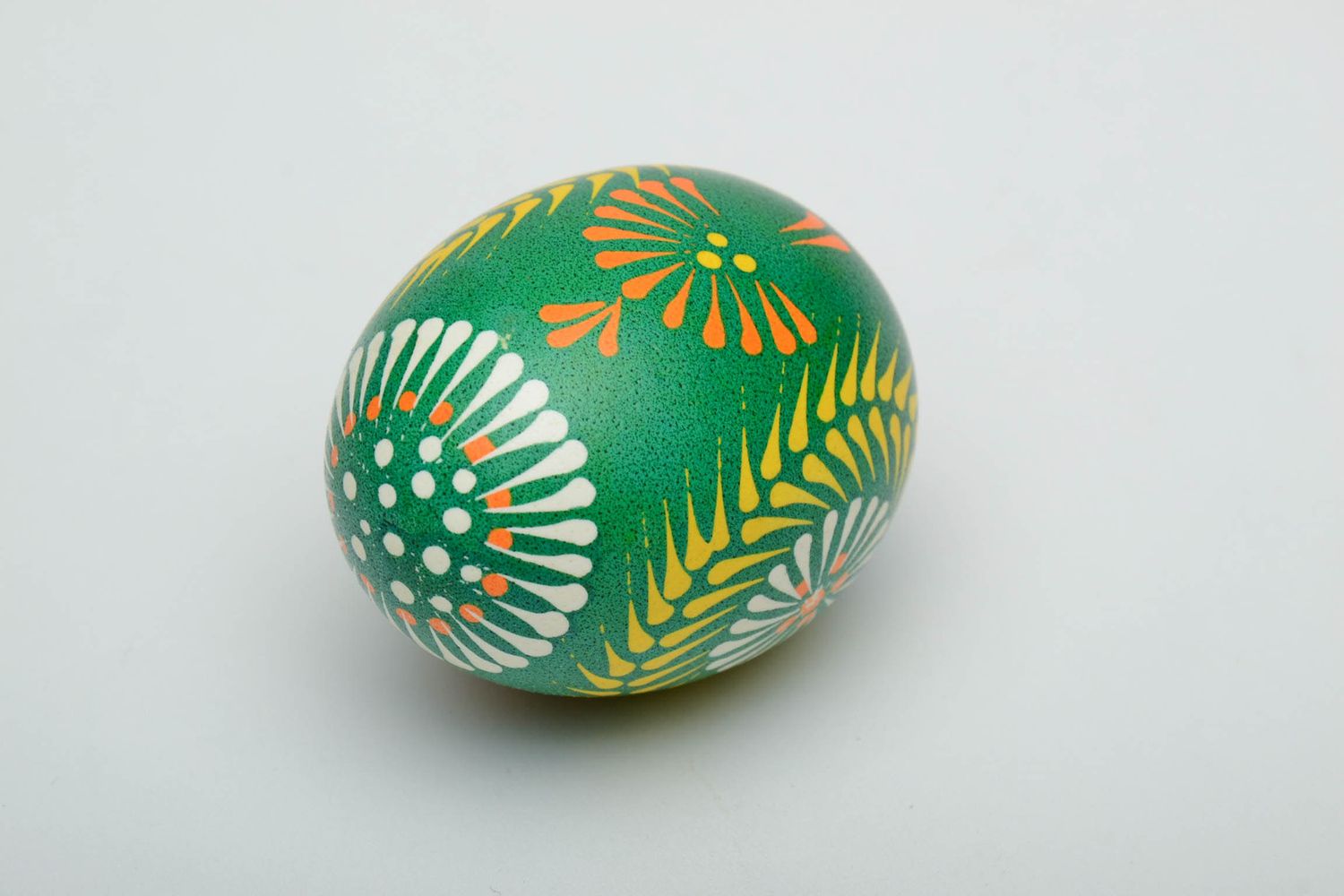 L'uovo decorativo fatto a mano pysanka dipinta a mano pasquale ucraina  foto 3