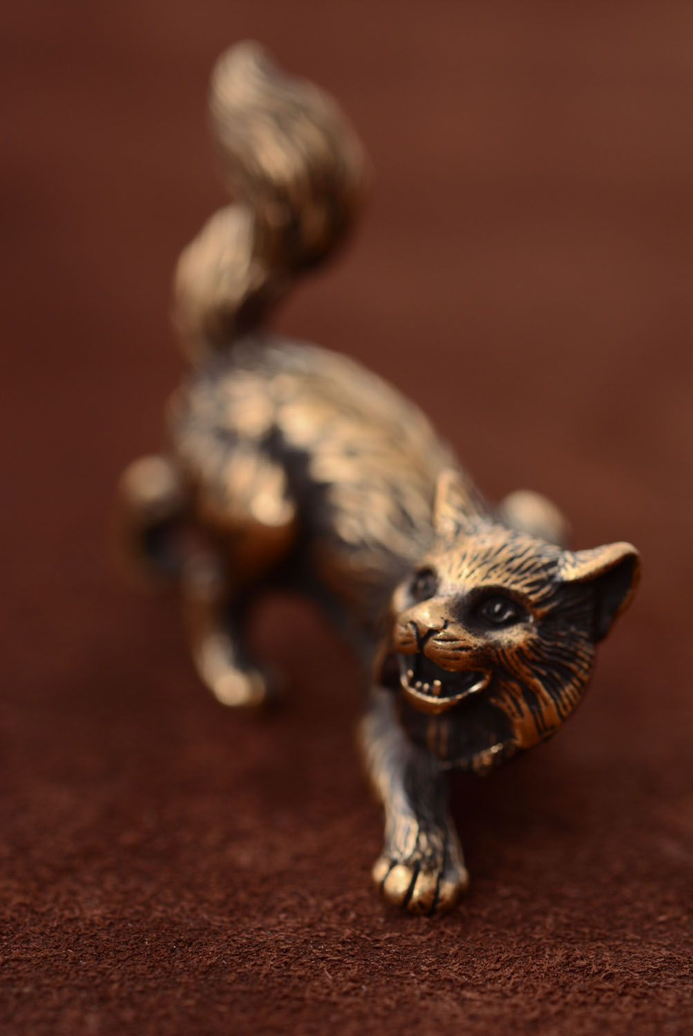 Bronzefigur Katze auf der Jagd foto 2