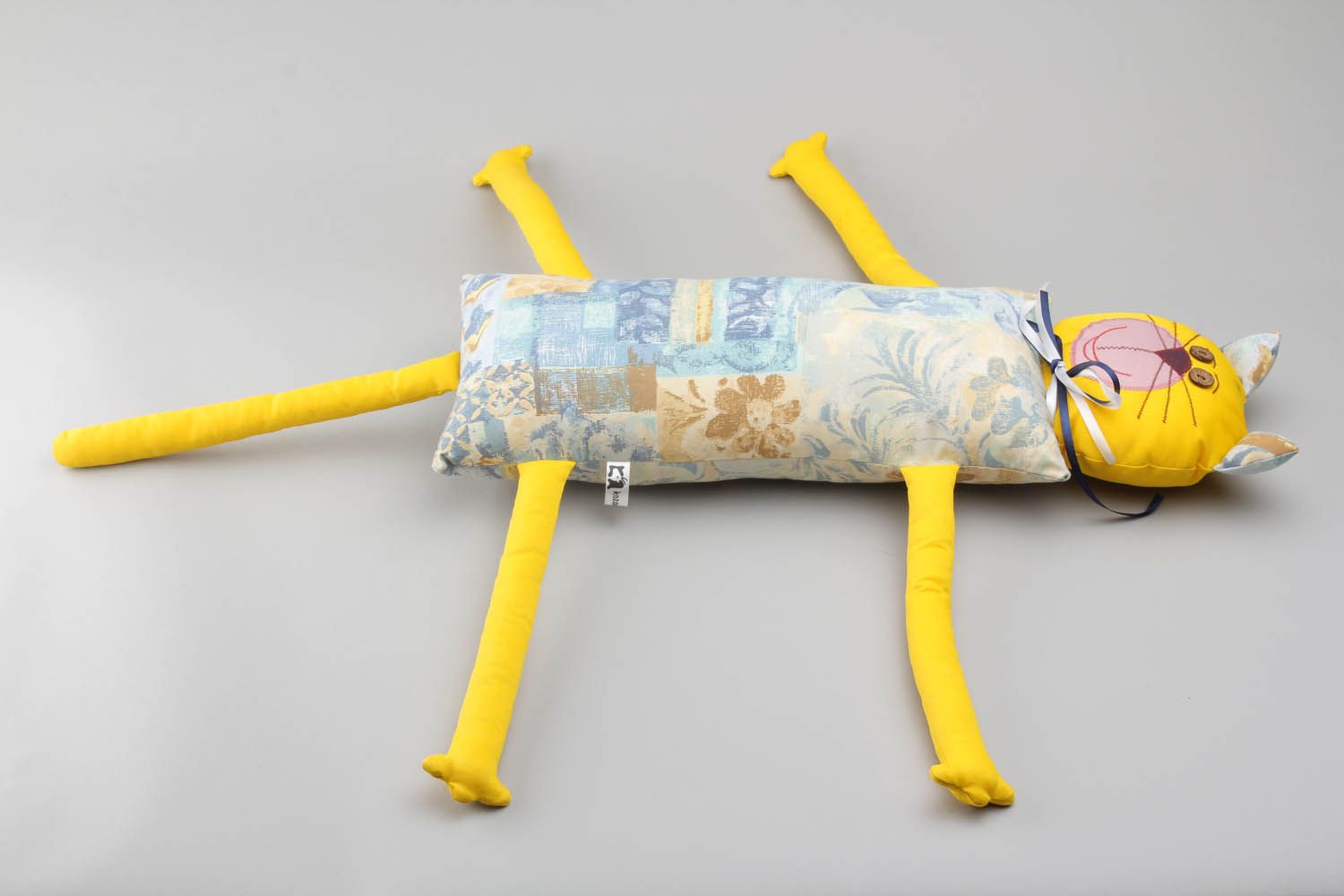 Brinquedo-travesseiro macio feito de tecidos naturais foto 4