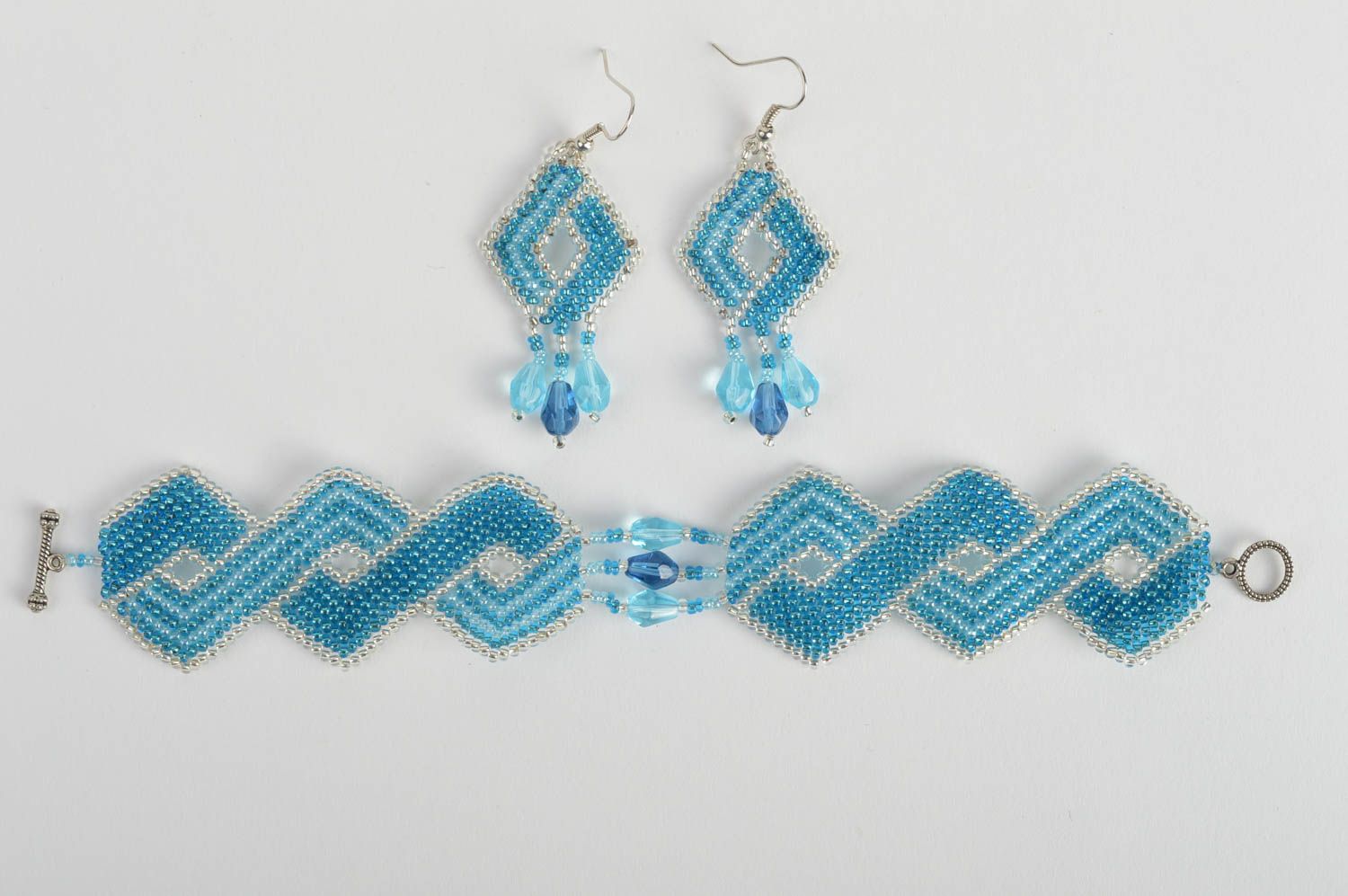 Handmade beaded jewelry set 2 items wrist bracelet and earrings Blue Rhombus photo 2