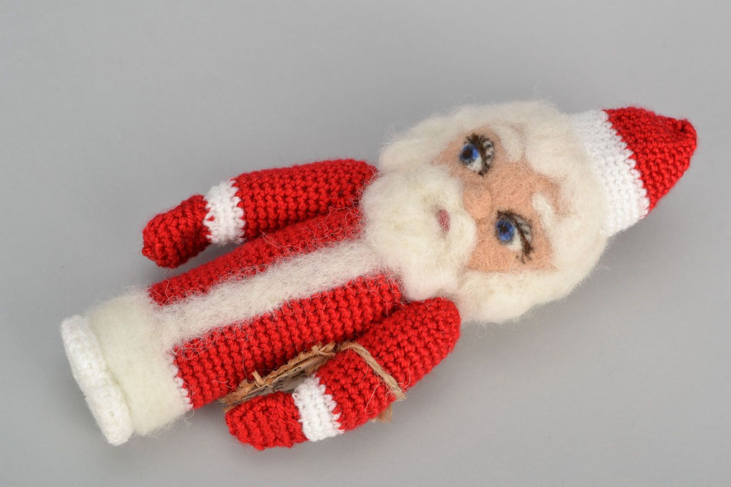 Poupée Père Noël tricotée à la main photo 3