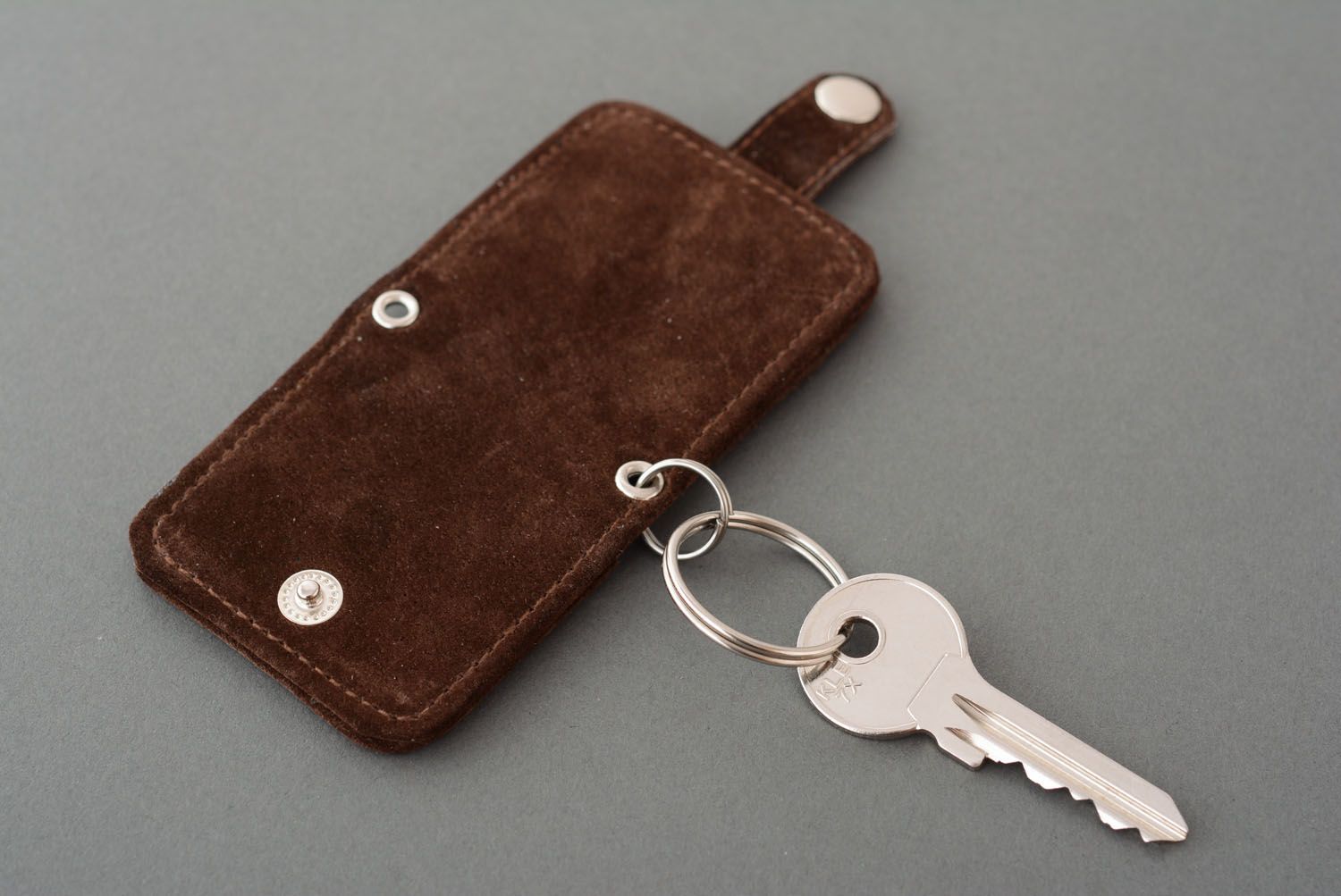 Leather key holder with place for photo photo 3