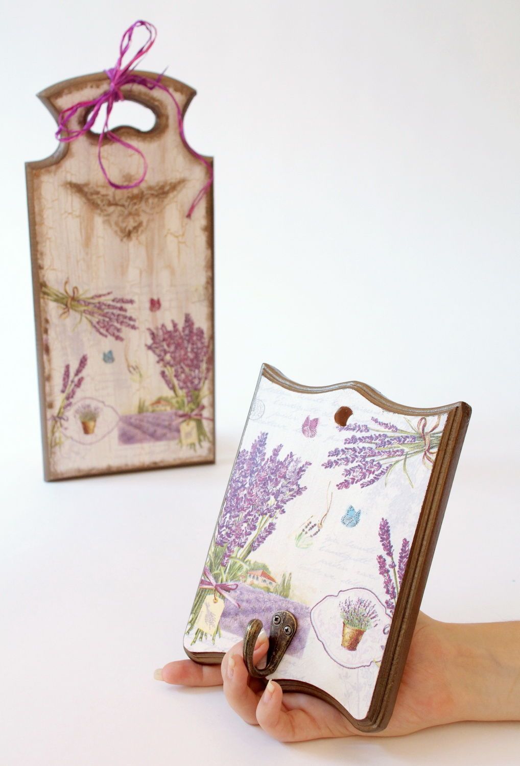 Tábua de corte e cabide com motivos florais foto 5