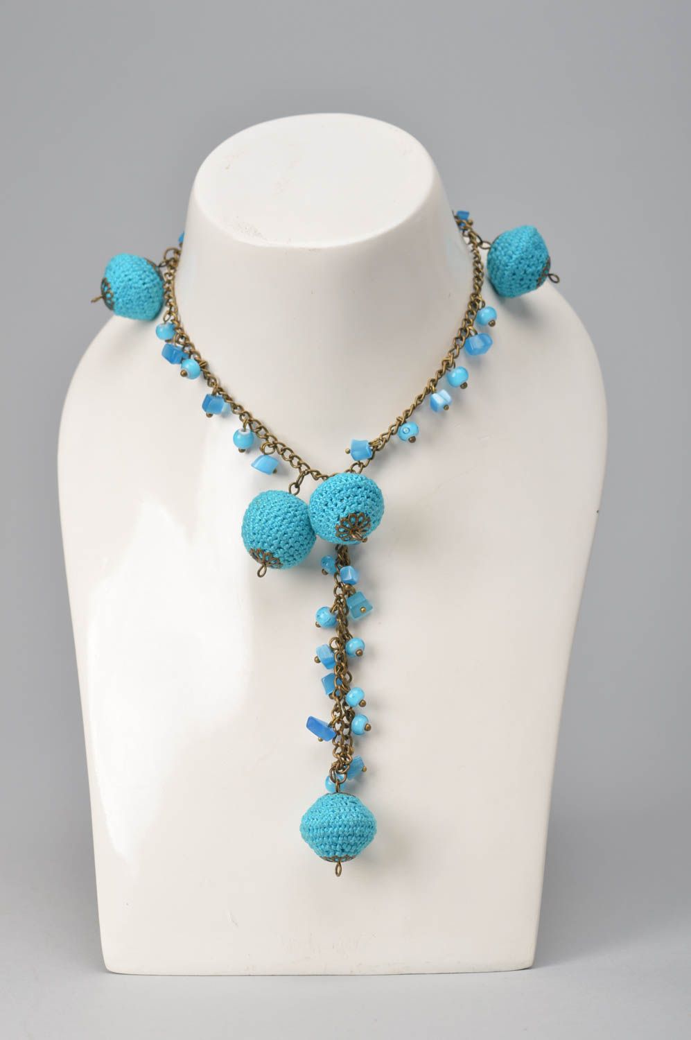 Колье ручной работы ожерелье из ниток вязаное колье для девушки голубое фото 1
