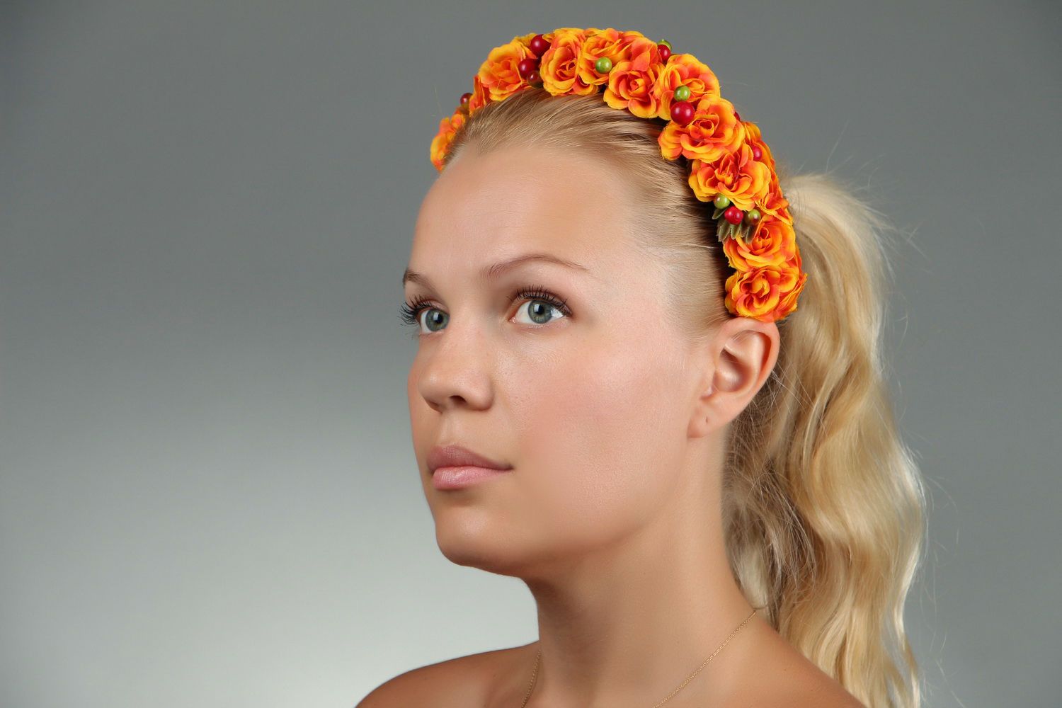 Orangefarbiger Haarreif mit Stoff-Blumen foto 5