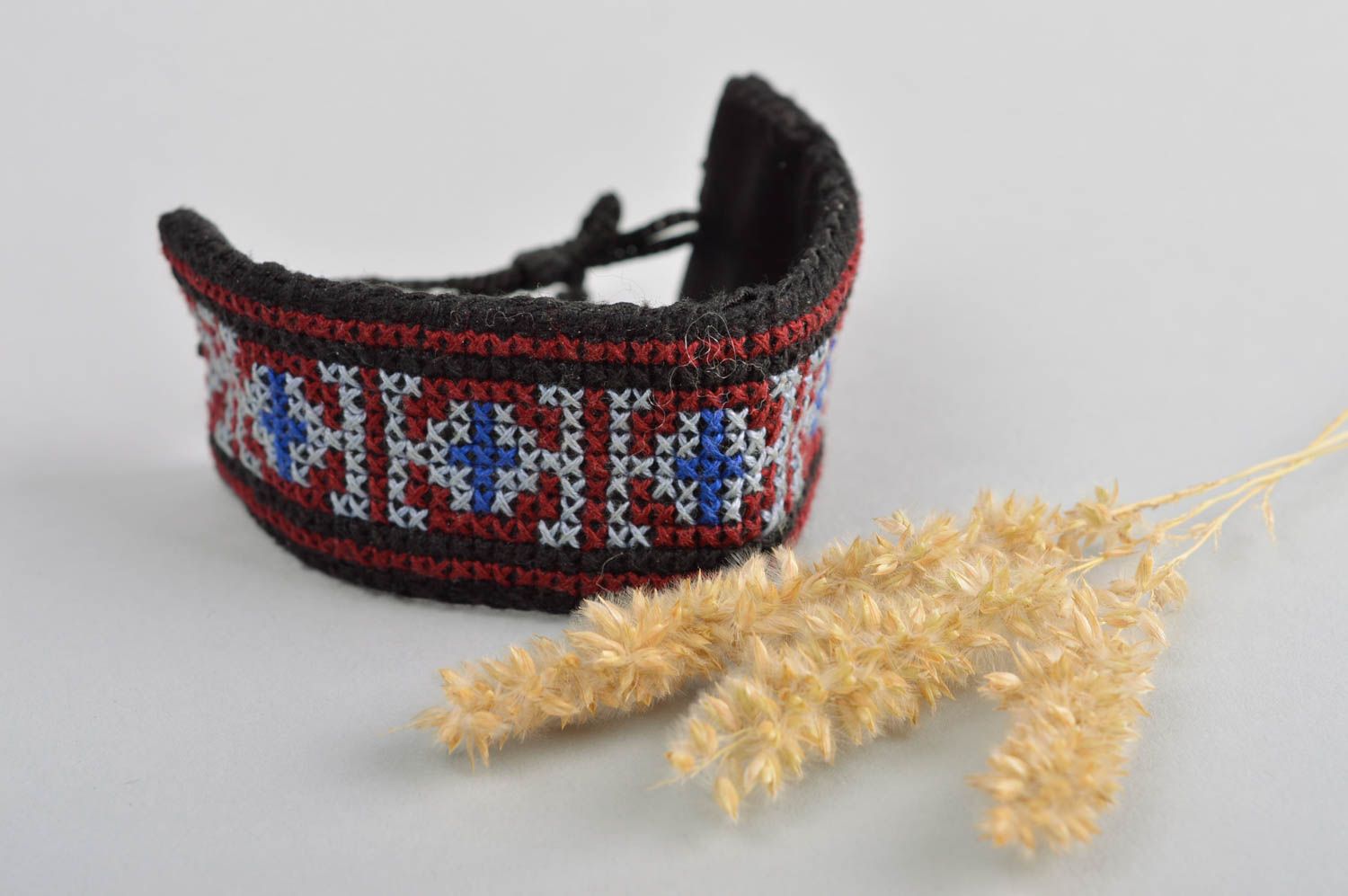 Bracelet textile Accessoire fait main large à motif brodé ethnique Cadeau femme photo 1