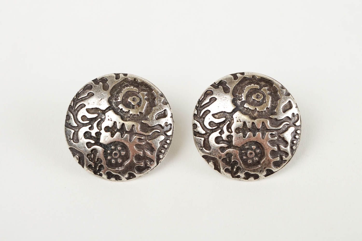 Stylish handmade metal earrings handmade accessories for girls metal craft photo 3