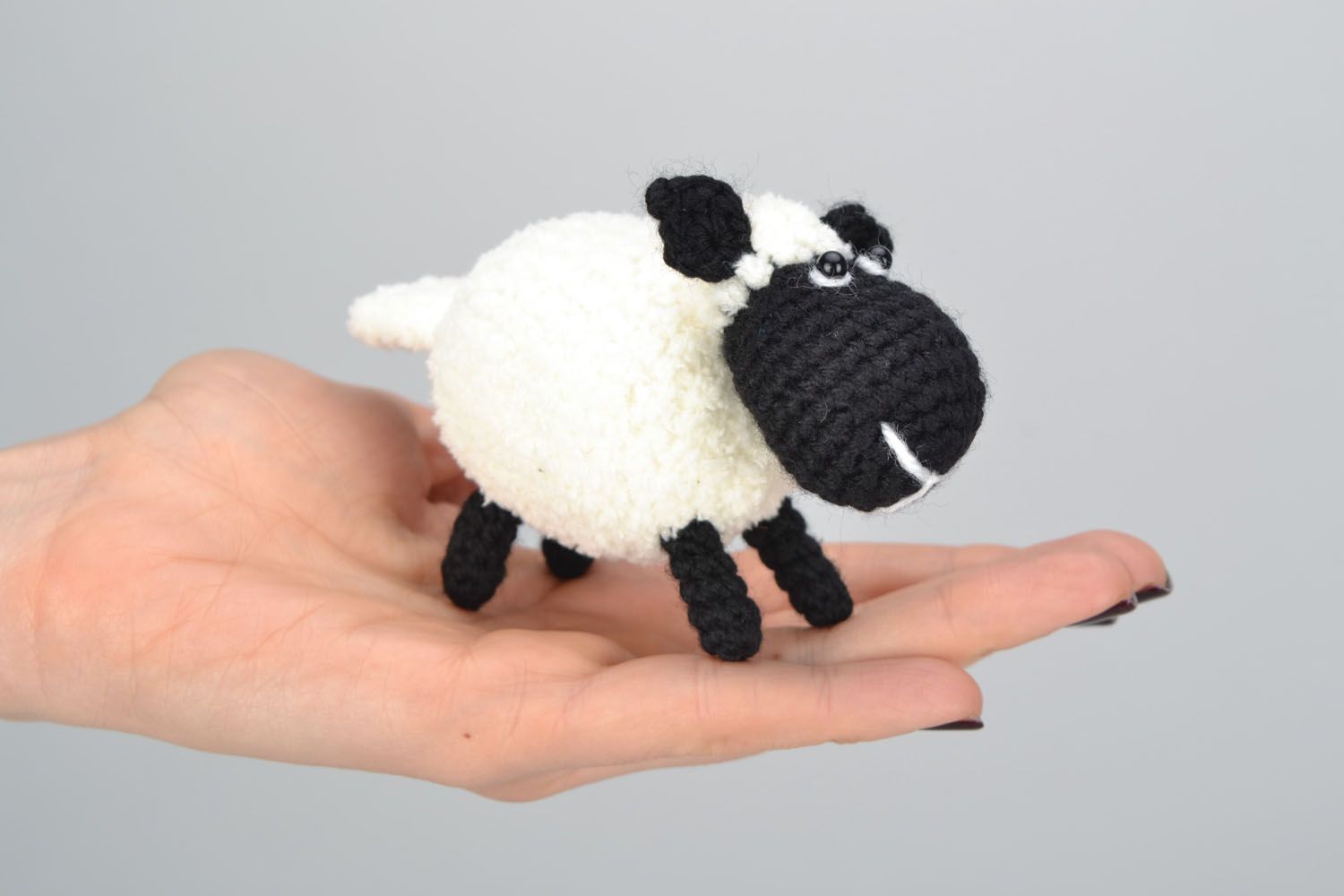 Jouet décoratif tricoté artisanal Mouton photo 2