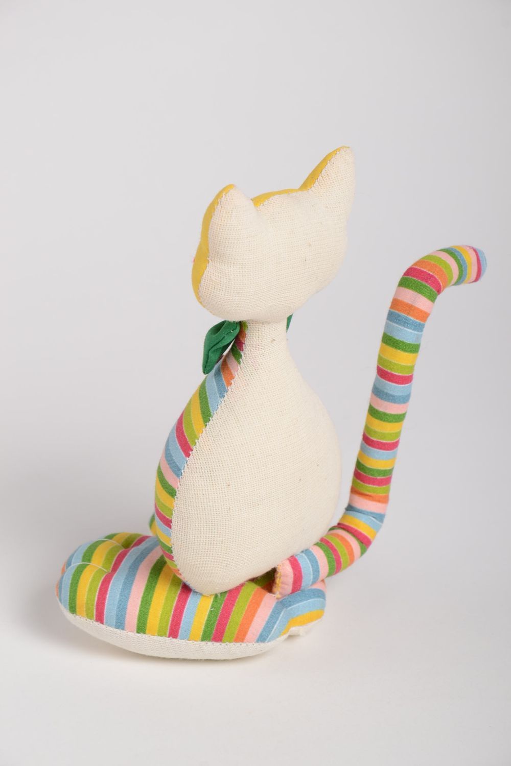Игрушка кот ручной работы детская игрушка радужная мягкая игрушка с бабочкой фото 3