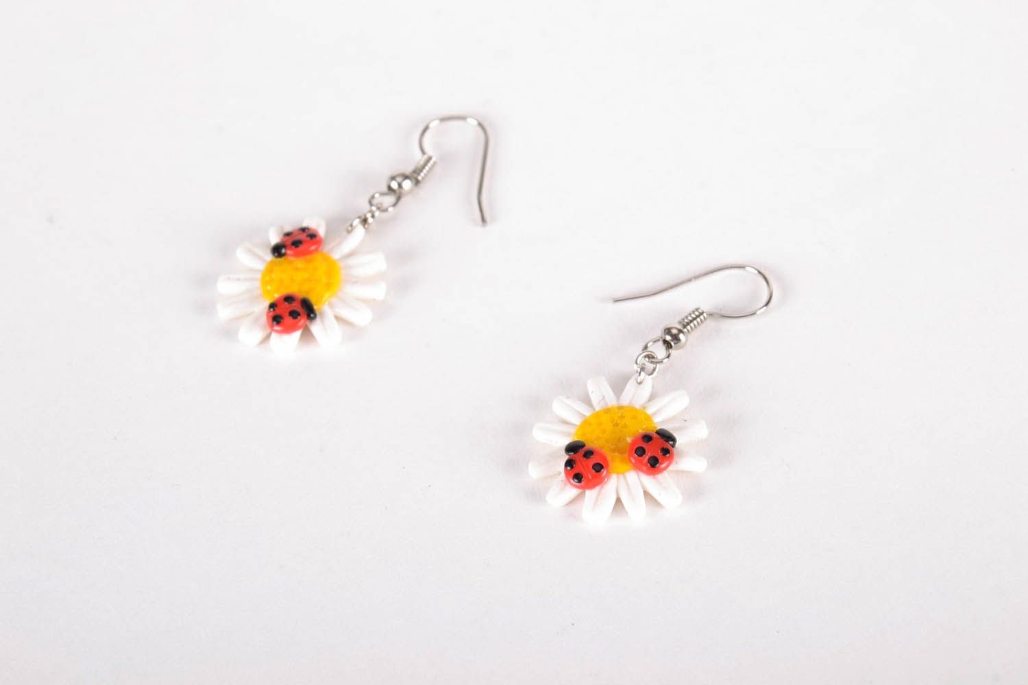 Earrings in the shape of camomiles photo 1