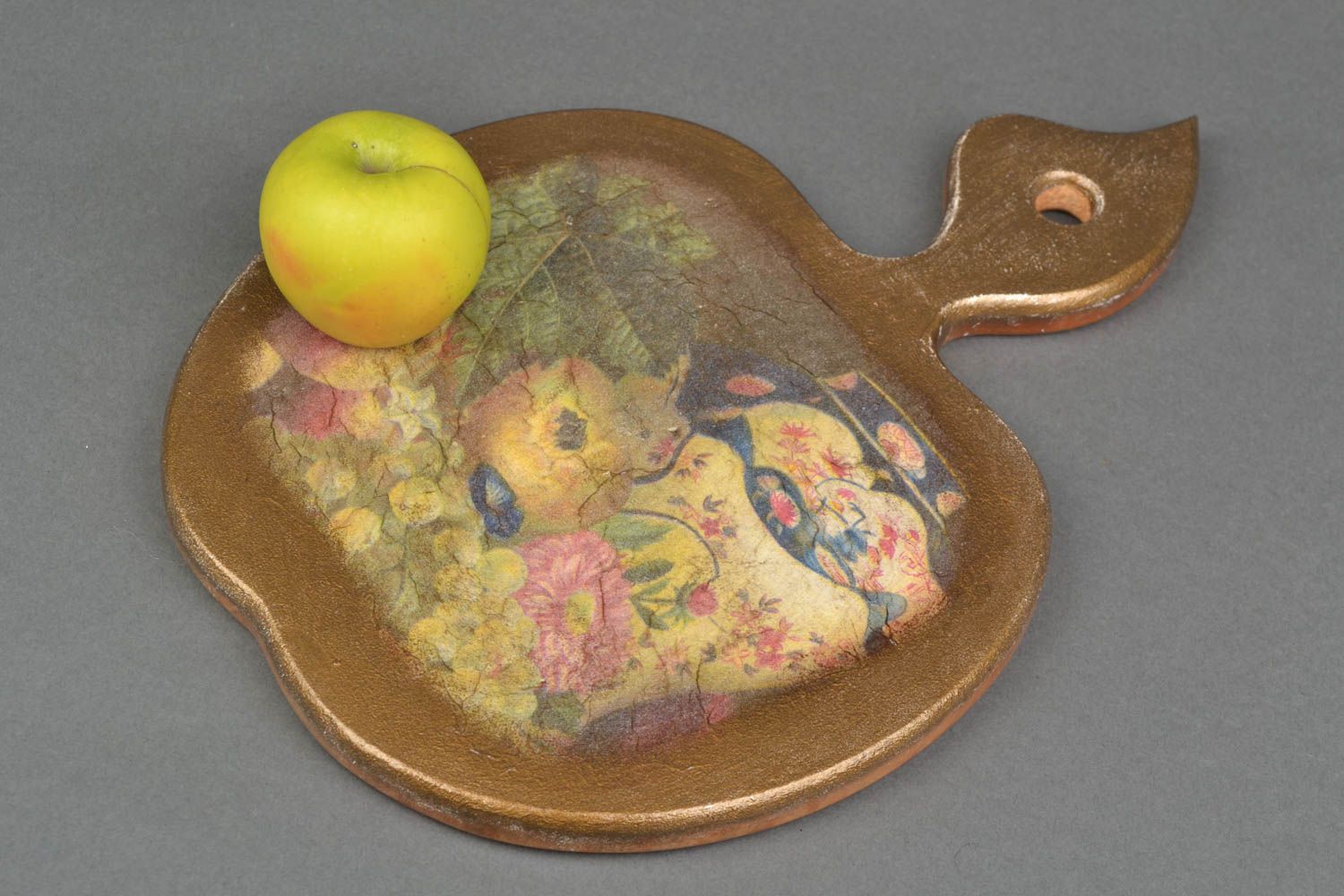 Decorative cutting board in the shape of apple photo 1