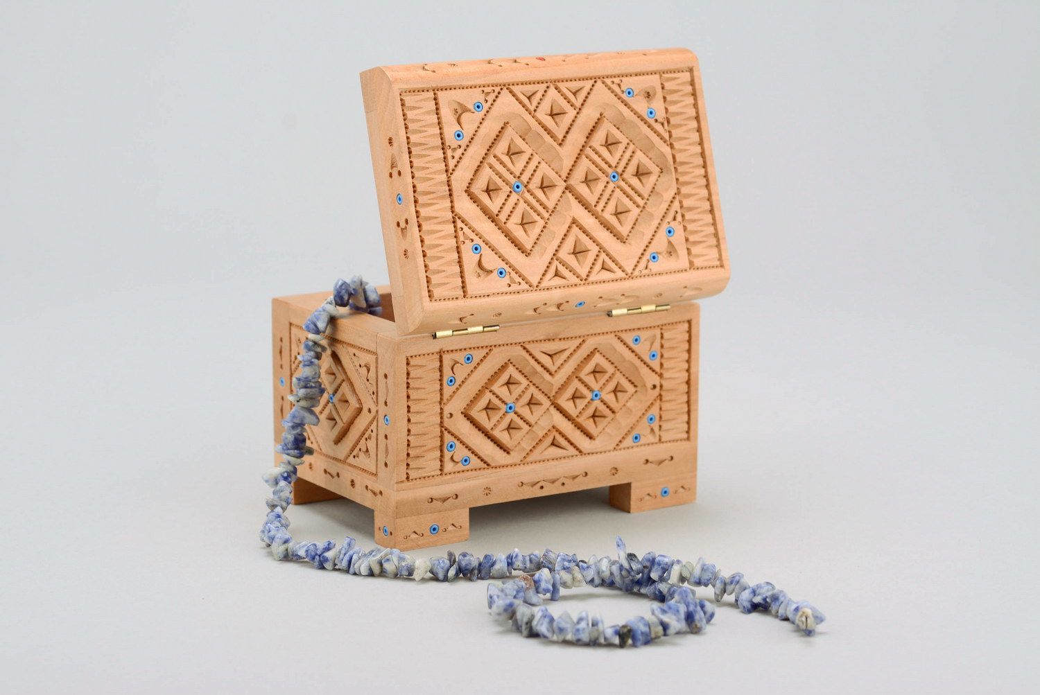 Wooden box, encrusted with beads photo 1