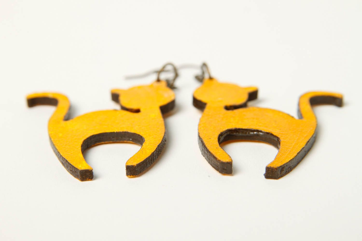 Украшение ручной работы модные серьги оранжевые коты деревянное украшение фото 4
