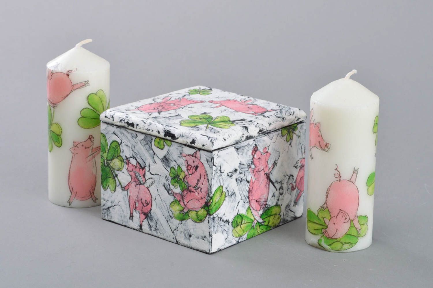 Handmade designer square small jewelry box with decoupage with pigs pattern photo 1