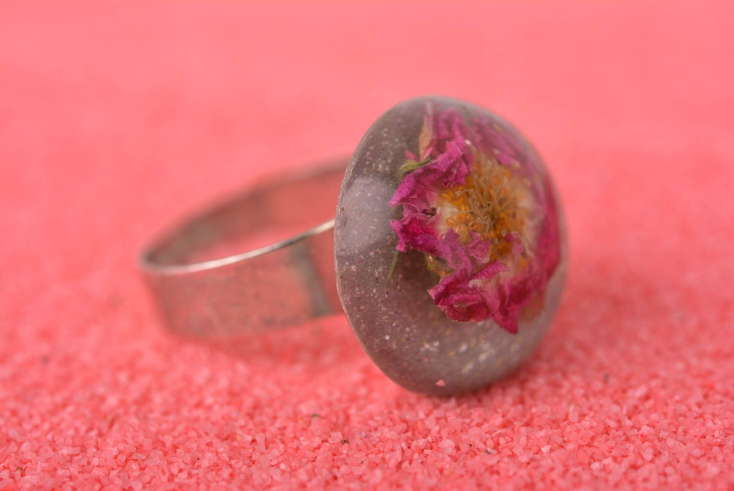 Кольцо ручной работы кольцо из эпоксидной смолы женское кольцо с бутоном фото 1