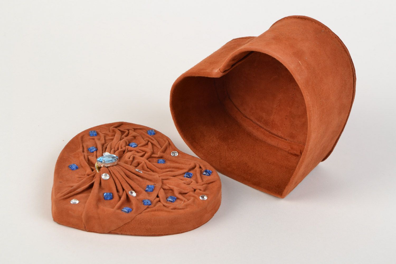 Boîte à bijoux décorée de cuir naturel sous forme de cœur faite main cadeau photo 4